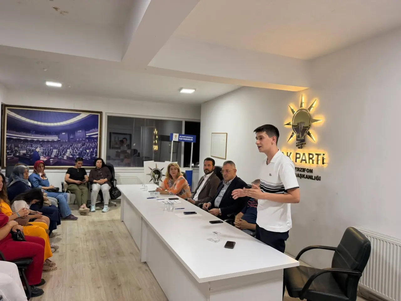 AK Parti Merzifon’da Bir Araya Geldi: “Gece Gündüz Çalışmaya Devam Edeceğiz” 3