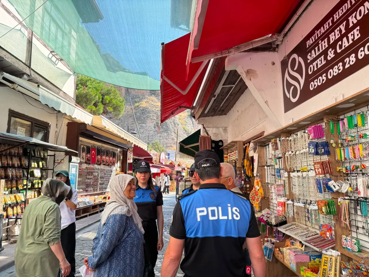 Amasya Polisi Sahada! Vatandaşlara Dolandırıcılık, Hırsızlık ve KADES Uyarısı 2