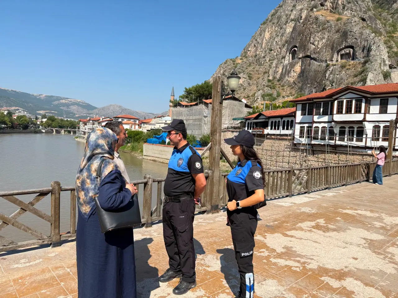 Amasya Polisi Sahada! Vatandaşlara Dolandırıcılık, Hırsızlık ve KADES Uyarısı 1