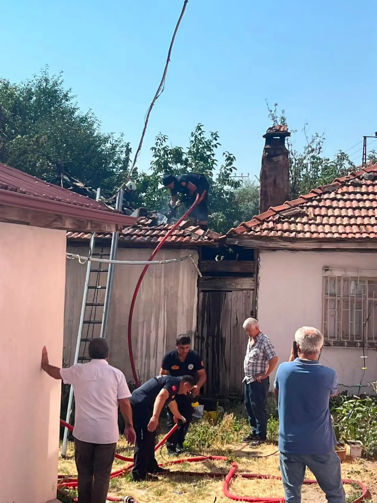 Amasya'da Evde Çıkan Yangın Mahalleyi Ayağa Kaldırdı 1