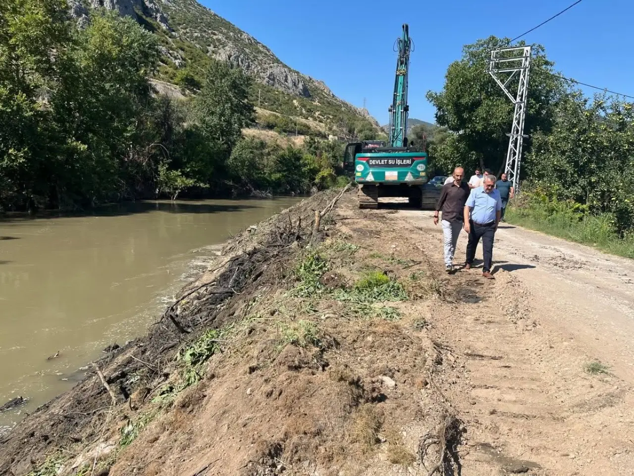Amasya’da Irmak Kenarında Büyük Temizlik 4