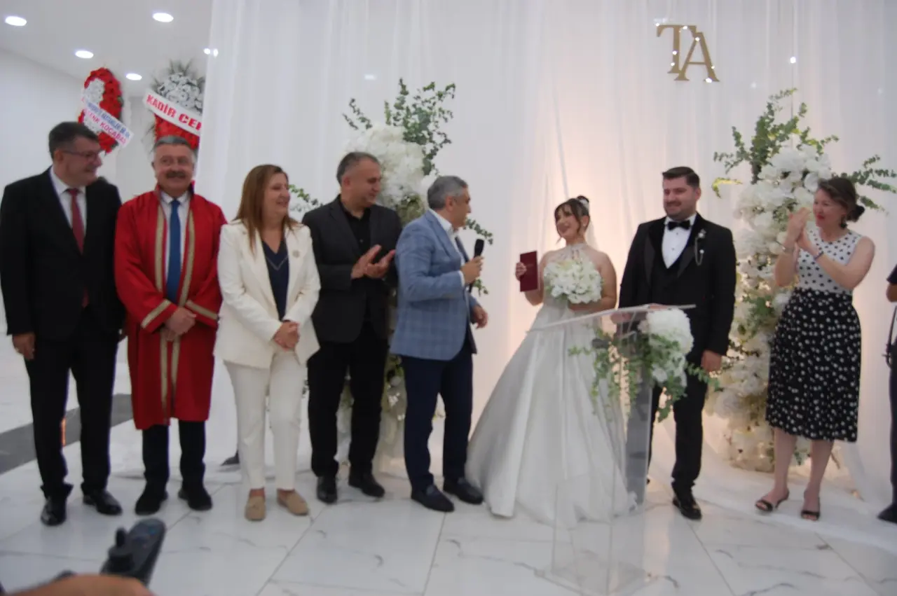 Ayça ve Fevzi Talha’dan Ömürlük İmza! Mutluluklarına Sevenleri Ortak Oldu 1