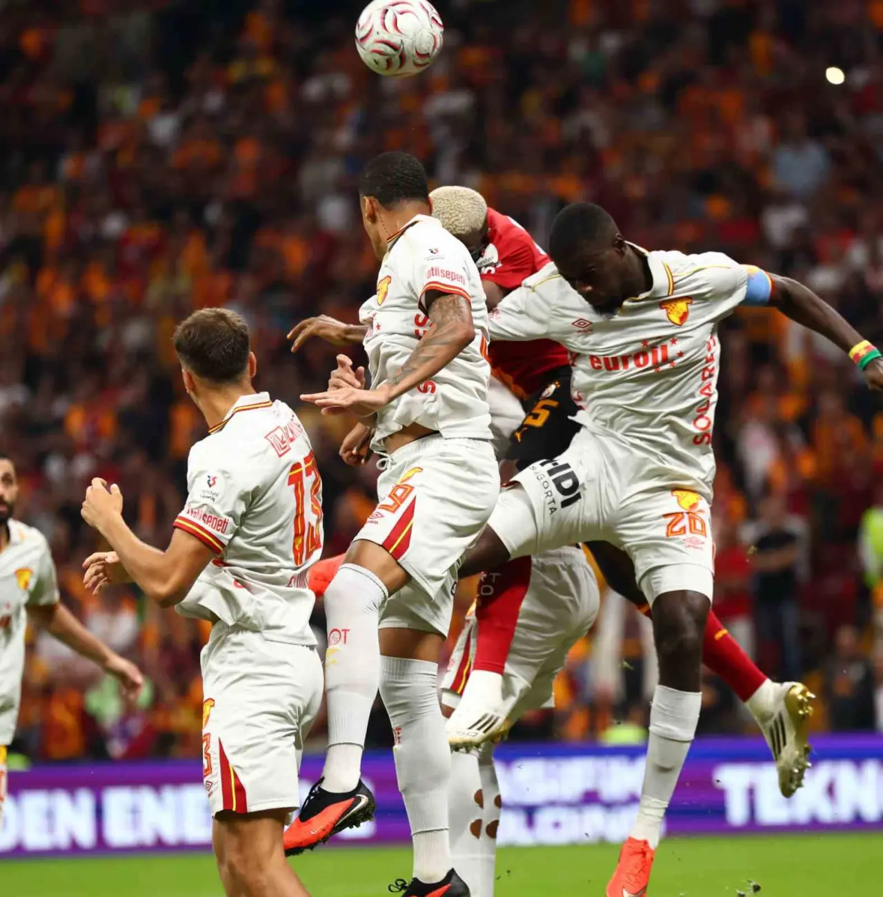Galatasaray evinde zorlandı! 3