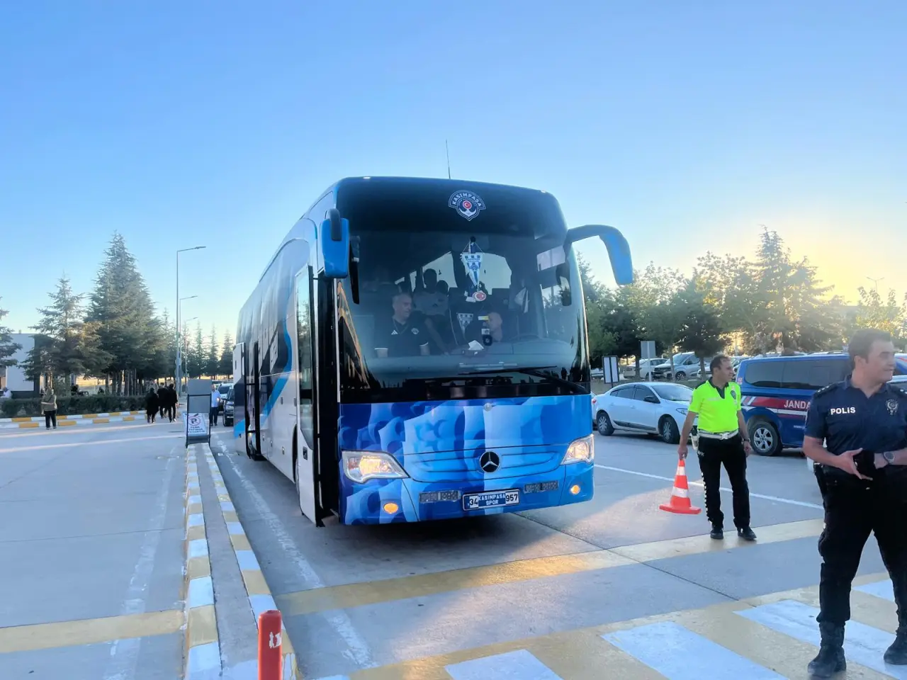 Kasımpaşa ve Hakemler Merzifon Havalimanı’na İndi 1