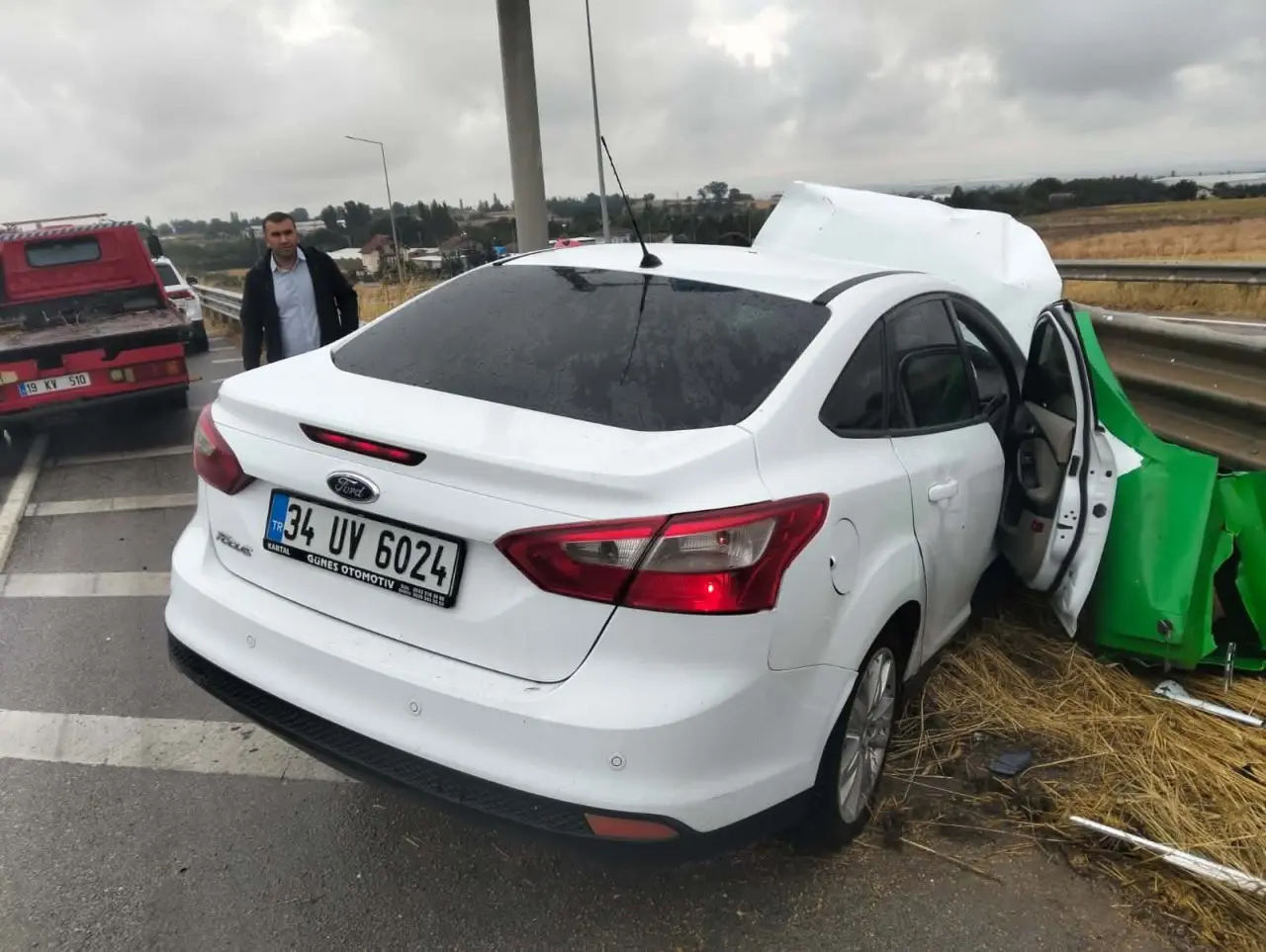 Merzifon Çevre Yolunda Otomobil Bariyerlere Çarptı: 2 Yaralı 2