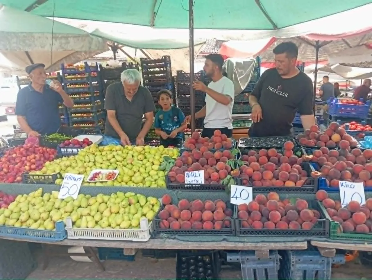 Merzifon Halk Pazarında Pazartesi Bereketi! Fasulye ve Armutta Fiyat Düştü 2