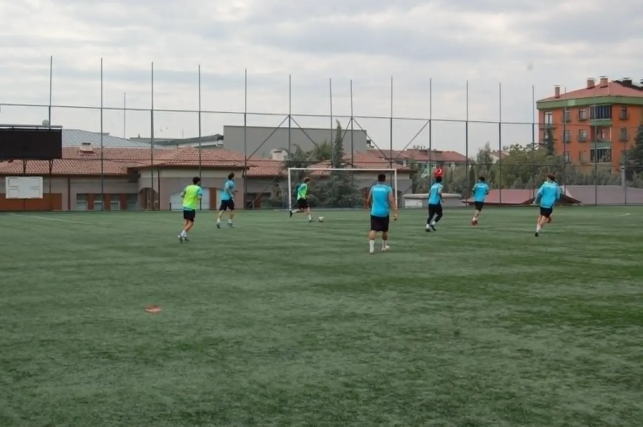 Merzifonspor’da Durmak Yok: Kadro 20 Futbolcuya Düştü! 5