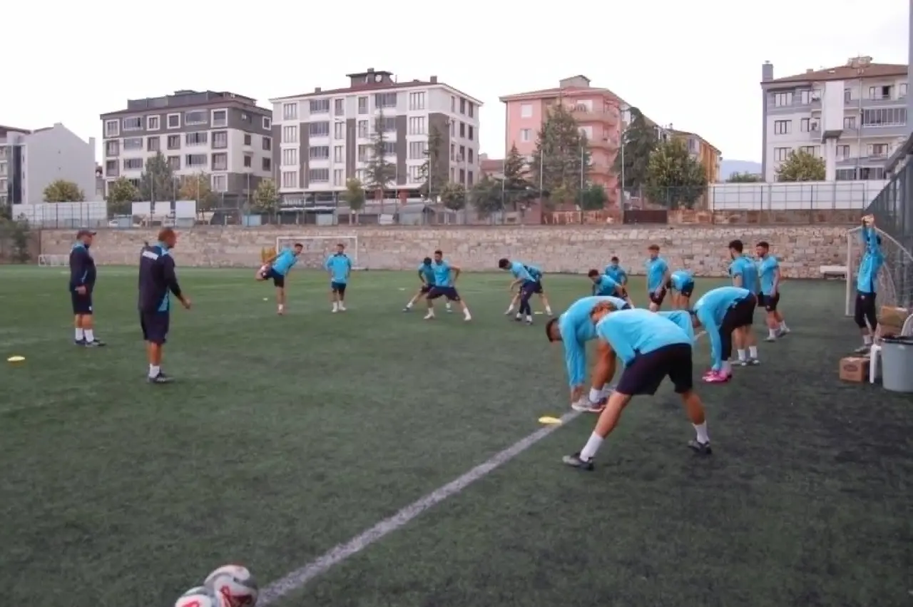 Merzifonspor’da Durmak Yok: Kadro 20 Futbolcuya Düştü! 1