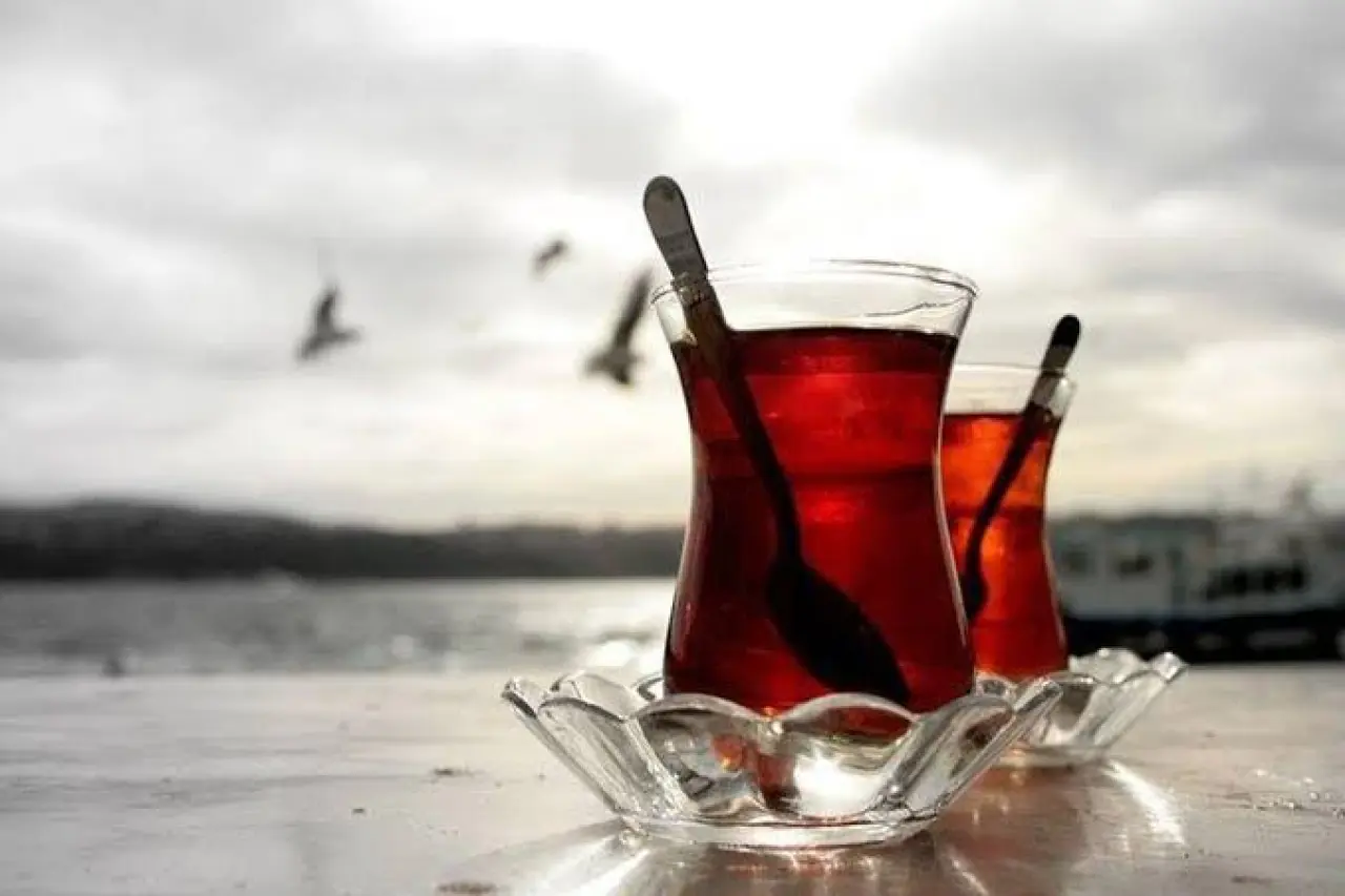 Rüyada Çay Falı Bakmak Ne Anlama Gelir? Bu Rüya Önemli Bir Kararın Habercisi Olabilir! 2