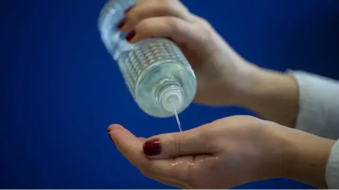Rüyada Kolonya Görmek Ne Anlama Gelir? Ferahlık ve Güzel Haber Kapıda! 1
