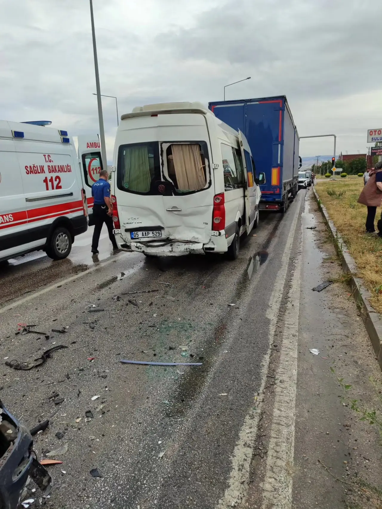 SULUOVA’DA ZİNCİRLEME KAZA: 12 YARALI 1