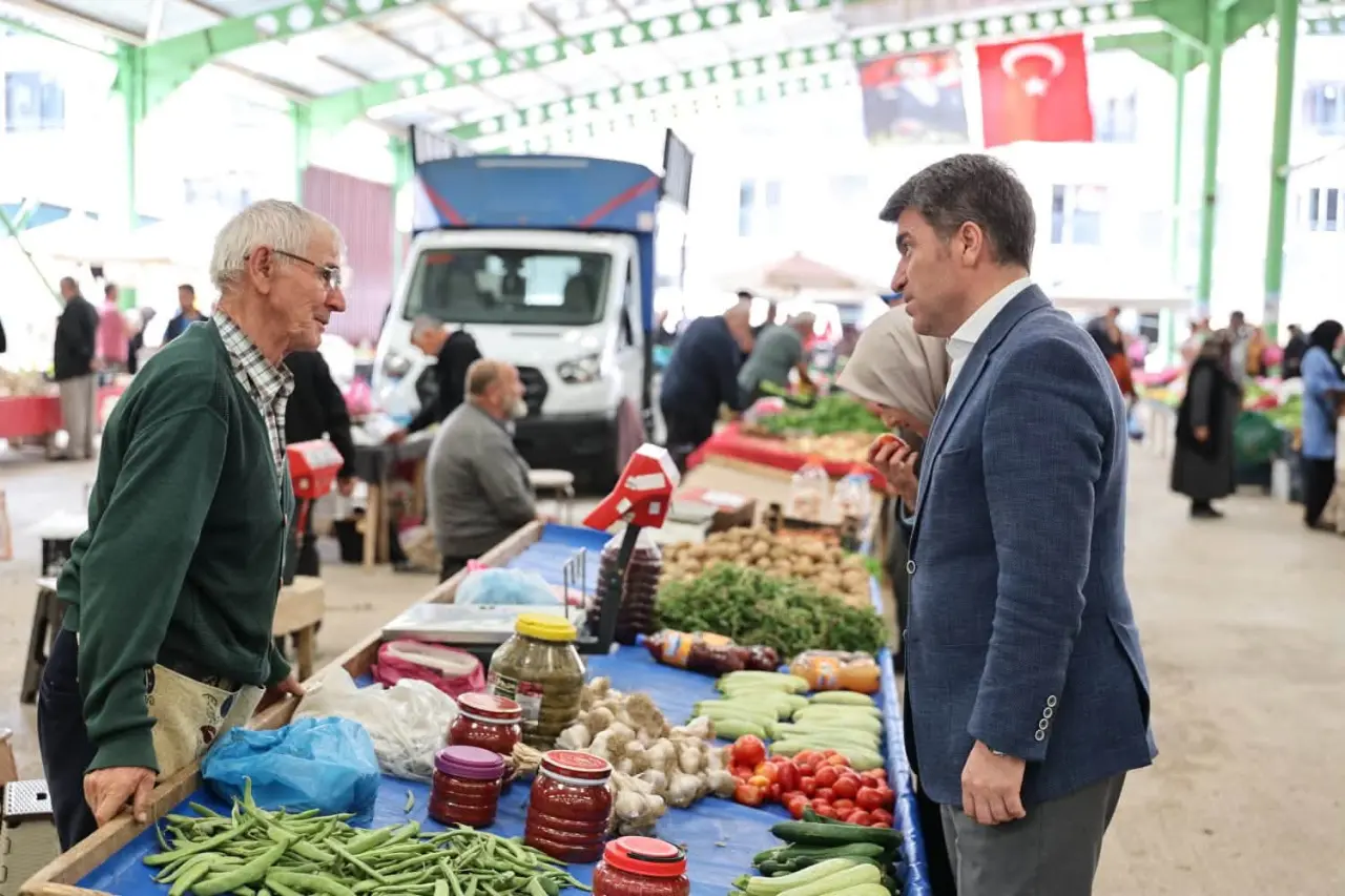 Vali Bakan Gümüşhacıköy Pazarında! 1