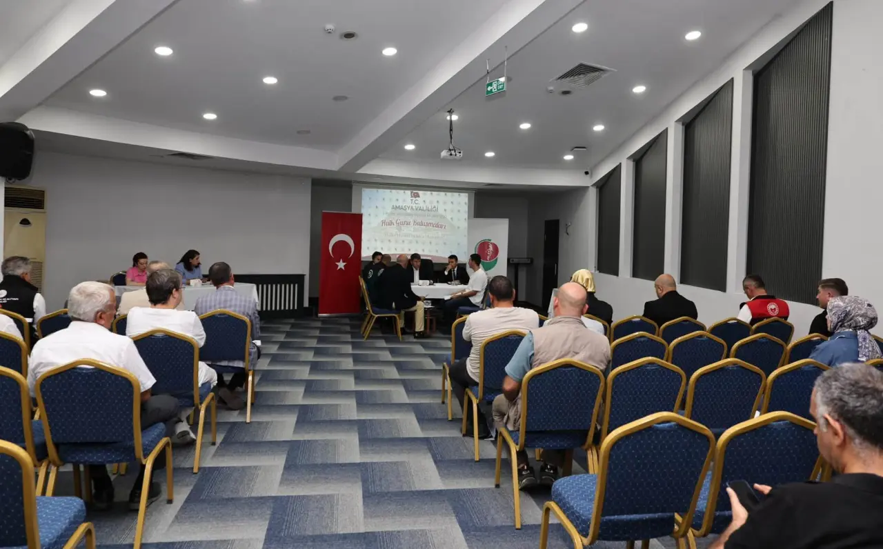 Vali Bakan Vatandaşları Tek Tek Dinledi 4