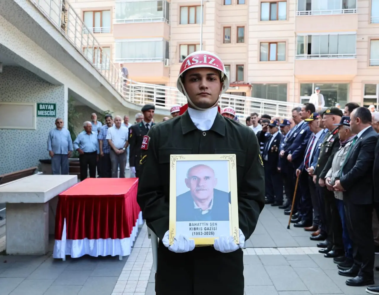 Amasya Kıbrıs Gazisi Bahattin Şen’i Son Yolculuğuna Uğurladı 4