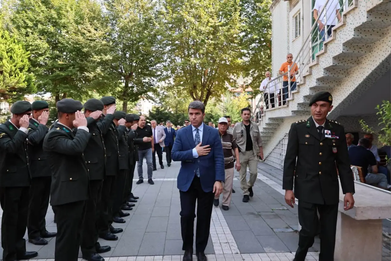 Amasya Kıbrıs Gazisi Bahattin Şen’i Son Yolculuğuna Uğurladı 2