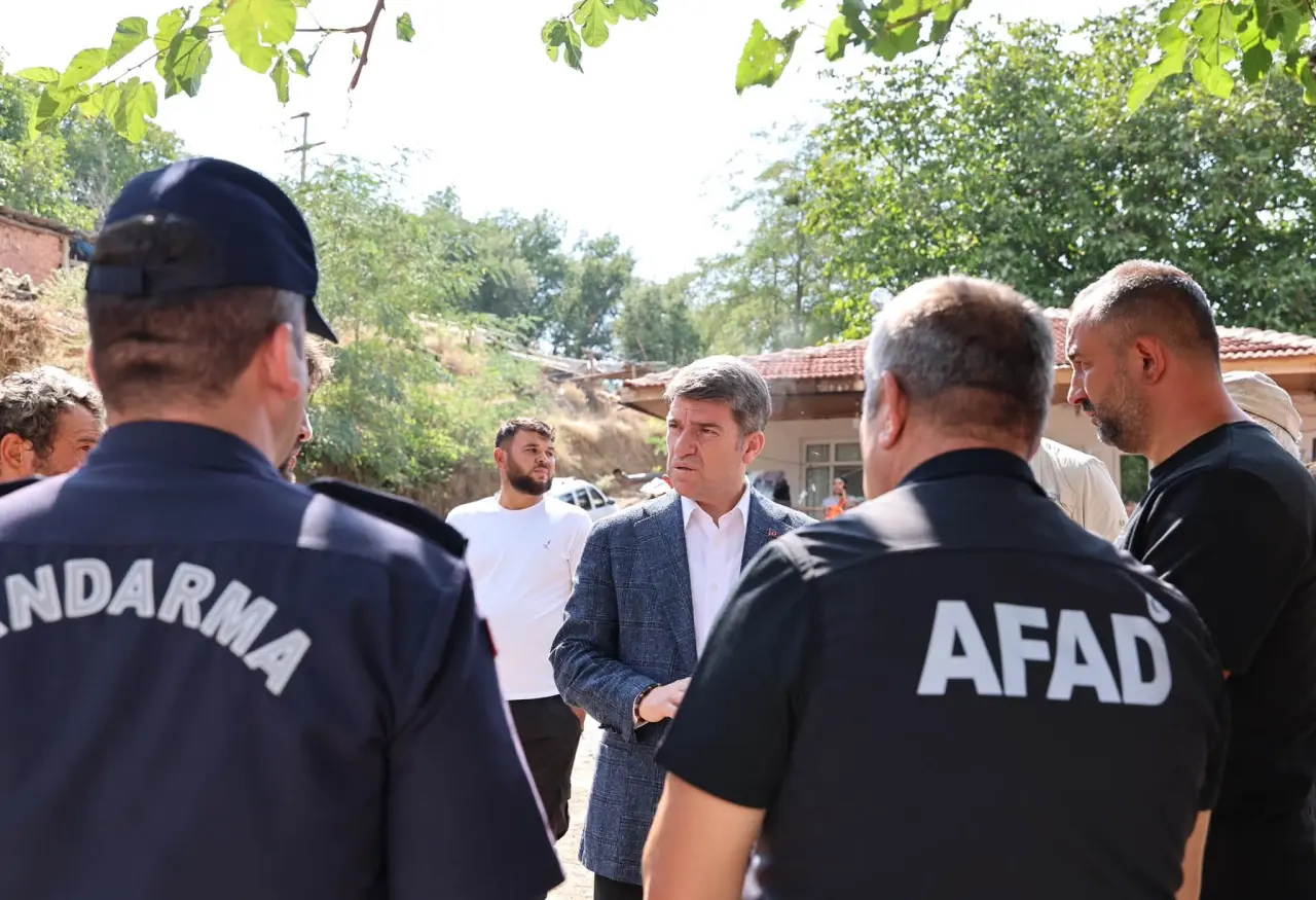 Amasya Valisi Bakan Kayıp Gencin Ailesinin Yanında 2