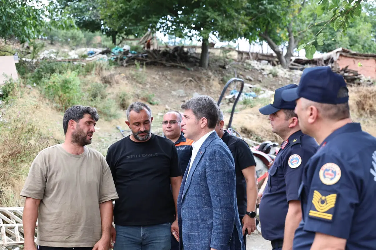 Amasya Valisi Bakan Kayıp Gencin Ailesinin Yanında 4
