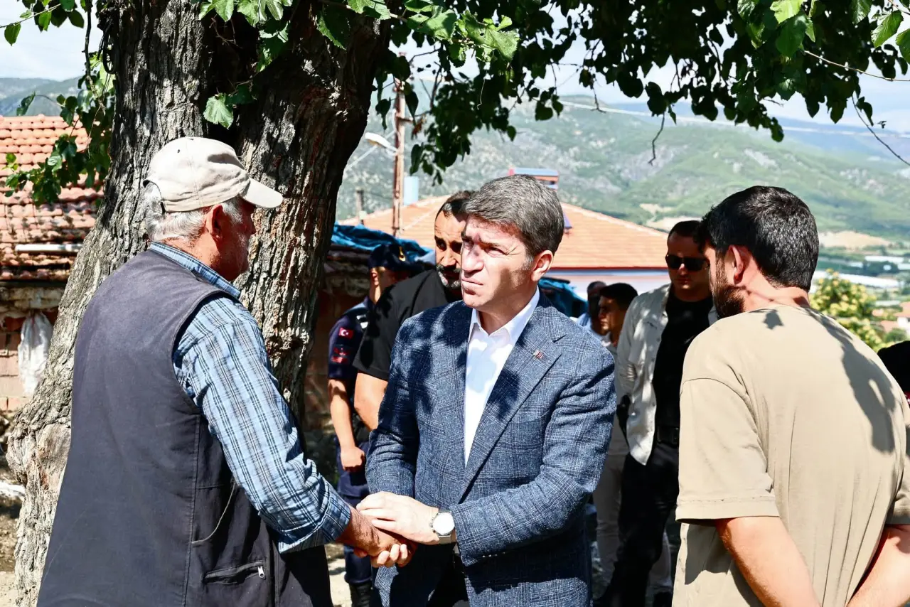 Amasya Valisi Bakan Kayıp Gencin Ailesinin Yanında 1