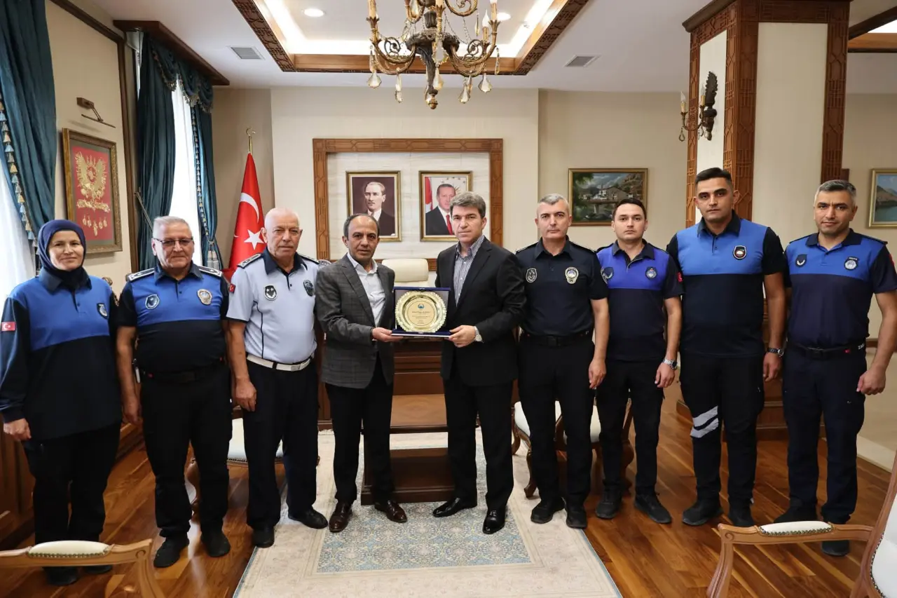 Amasya Valisi Önder Bakan’ın Makamında Yoğun Ziyaret Trafiği 1