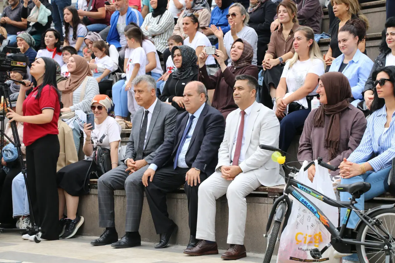 Amasya’da Gökyüzü Barışın Renkleriyle Buluştu 4