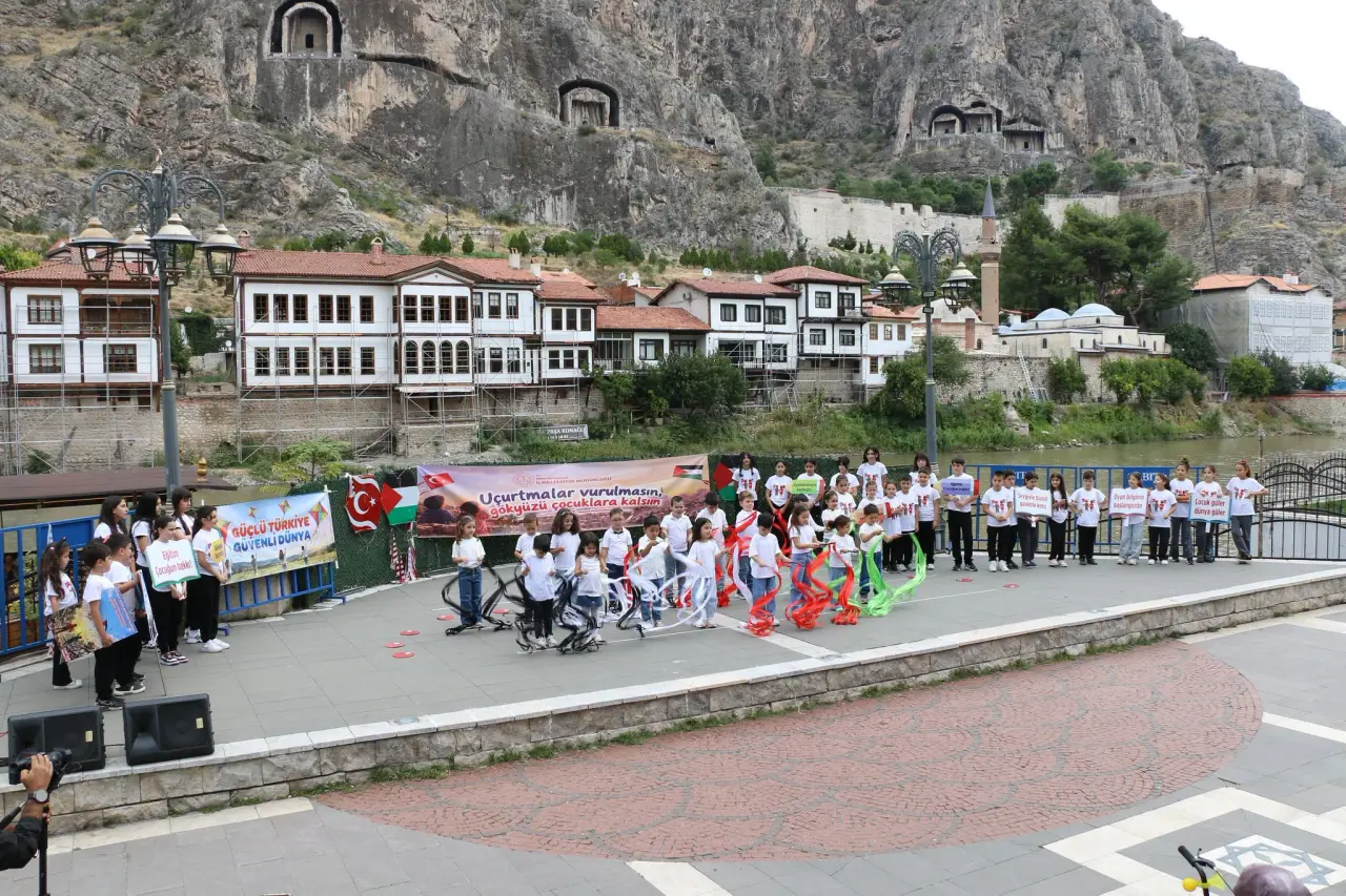 Amasya’da Gökyüzü Barışın Renkleriyle Buluştu 5