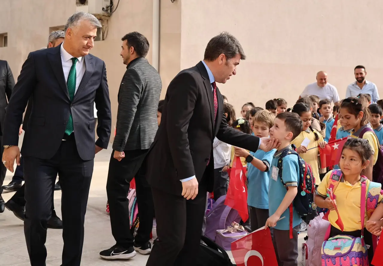 Amasya’da İlk Zil Vali Bakan’la Çaldı! 2
