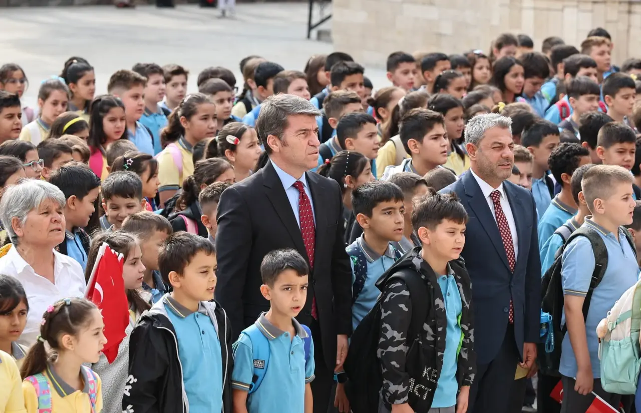 Amasya’da İlk Zil Vali Bakan’la Çaldı! 3