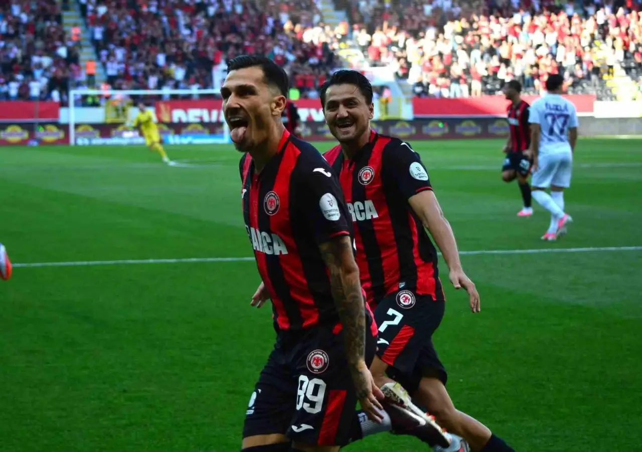 Arca Çorum FK’dan Taraftarıyla Müthiş Buluşma: 3-0 4