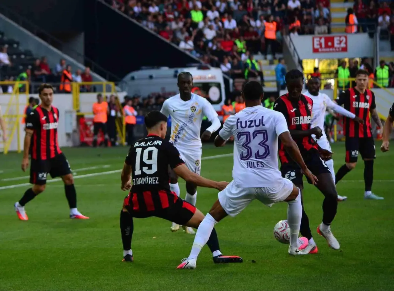 Arca Çorum FK’dan Taraftarıyla Müthiş Buluşma: 3-0 1