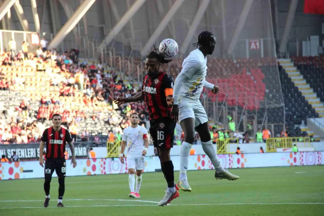 Arca Çorum FK’dan Taraftarıyla Müthiş Buluşma: 3-0 3