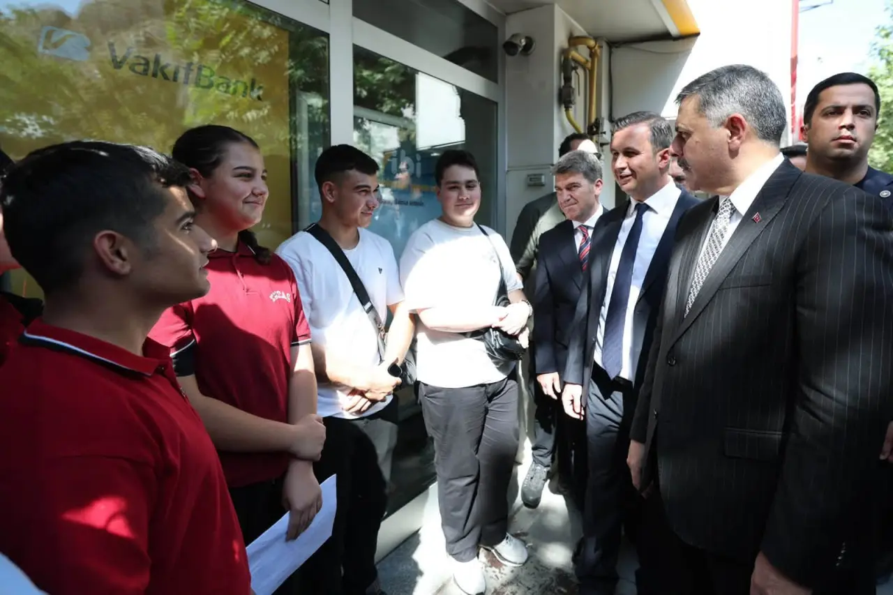 Bakan Çiftçi Amasya Sokaklarında! 4