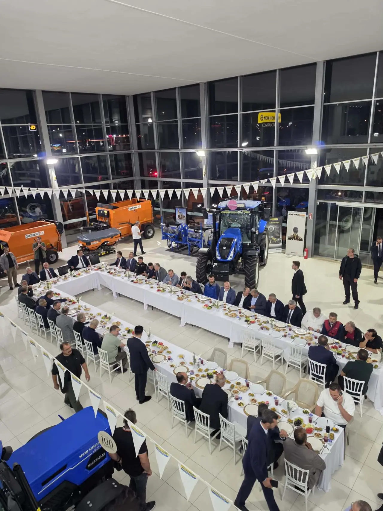 Bakan Çiftçi Karakaşlar Traktör’de İş İnsanları ve Çiftçilerle Buluştu 1