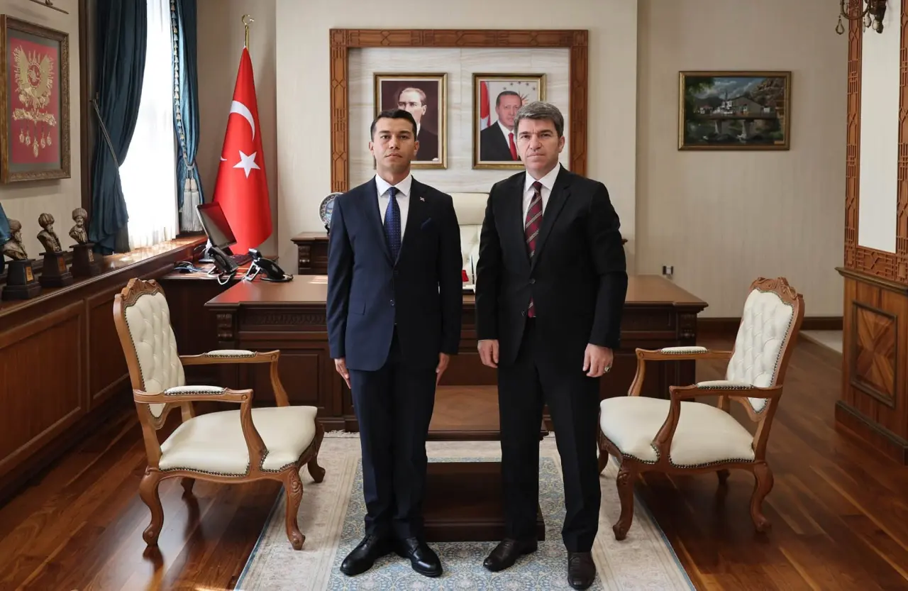 Kara Harp Okulu’nun Birincisi Vali Bakan’ın Makamında 1