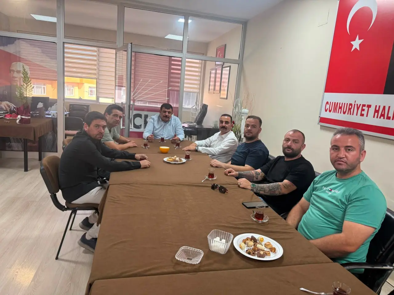 Merzifon Gençlerinden CHP’ye Hayırlı Olsun Ziyareti 1