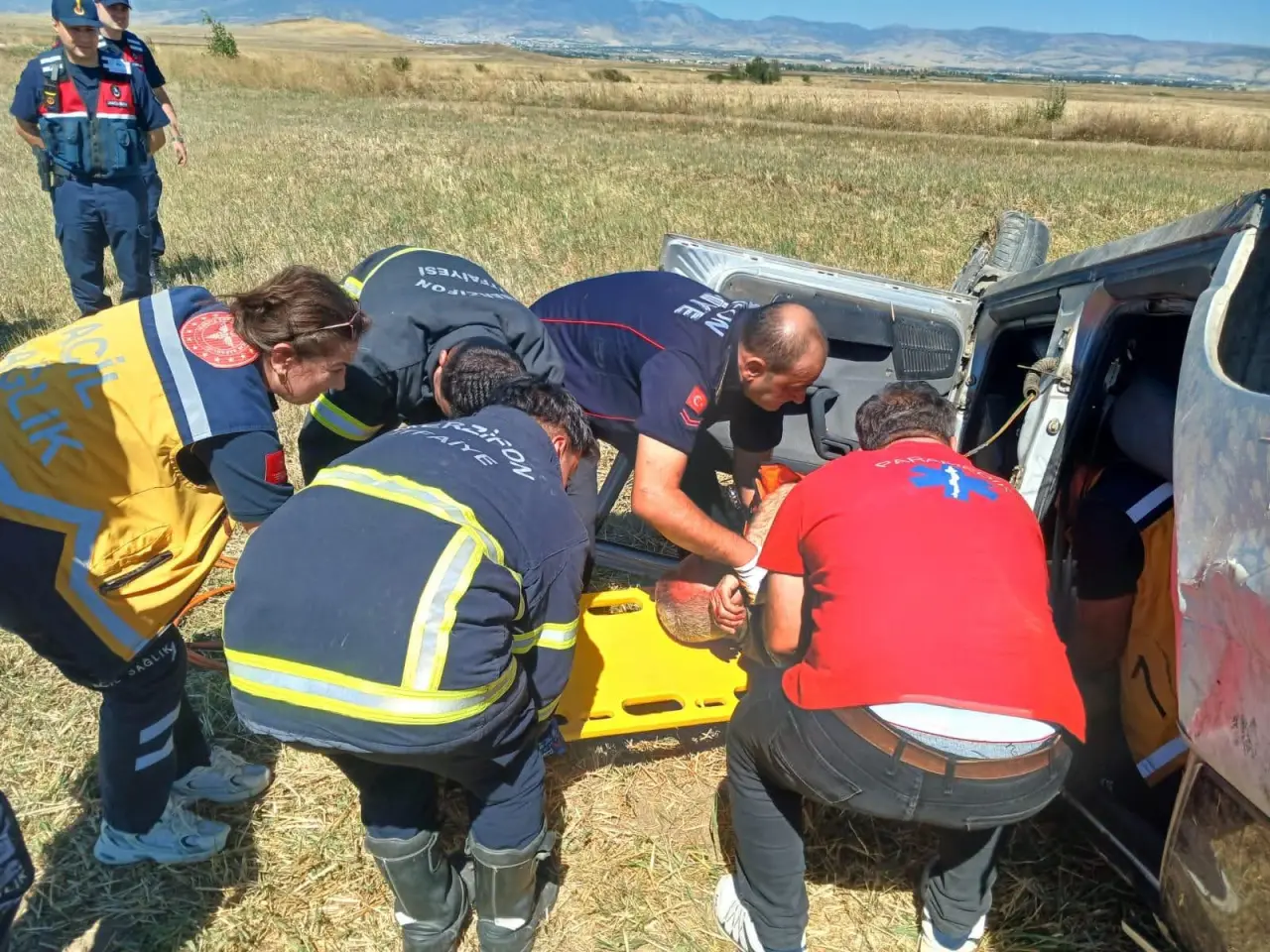 Merzifon'da Feci Kaza: Sürücü Araçta Sıkıştı 2