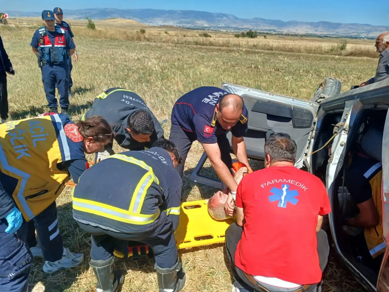 Merzifon'da Feci Kaza: Sürücü Araçta Sıkıştı 1