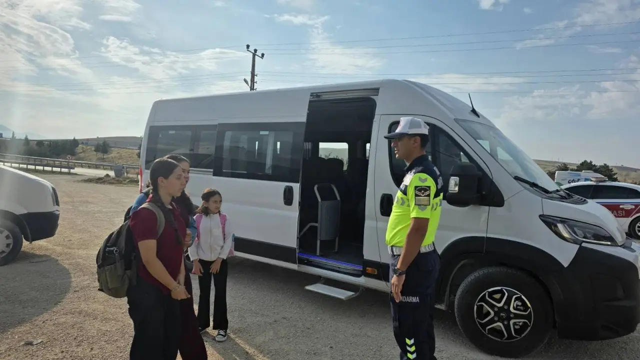 Merzifon’da Jandarmadan Servis Denetimi! 4