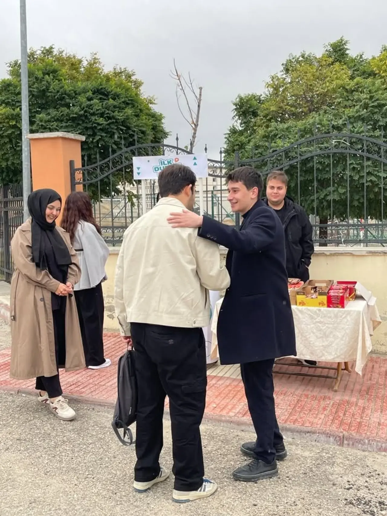 Merzifon’da Kampüs Önünde Gençlik Buluşması! 1