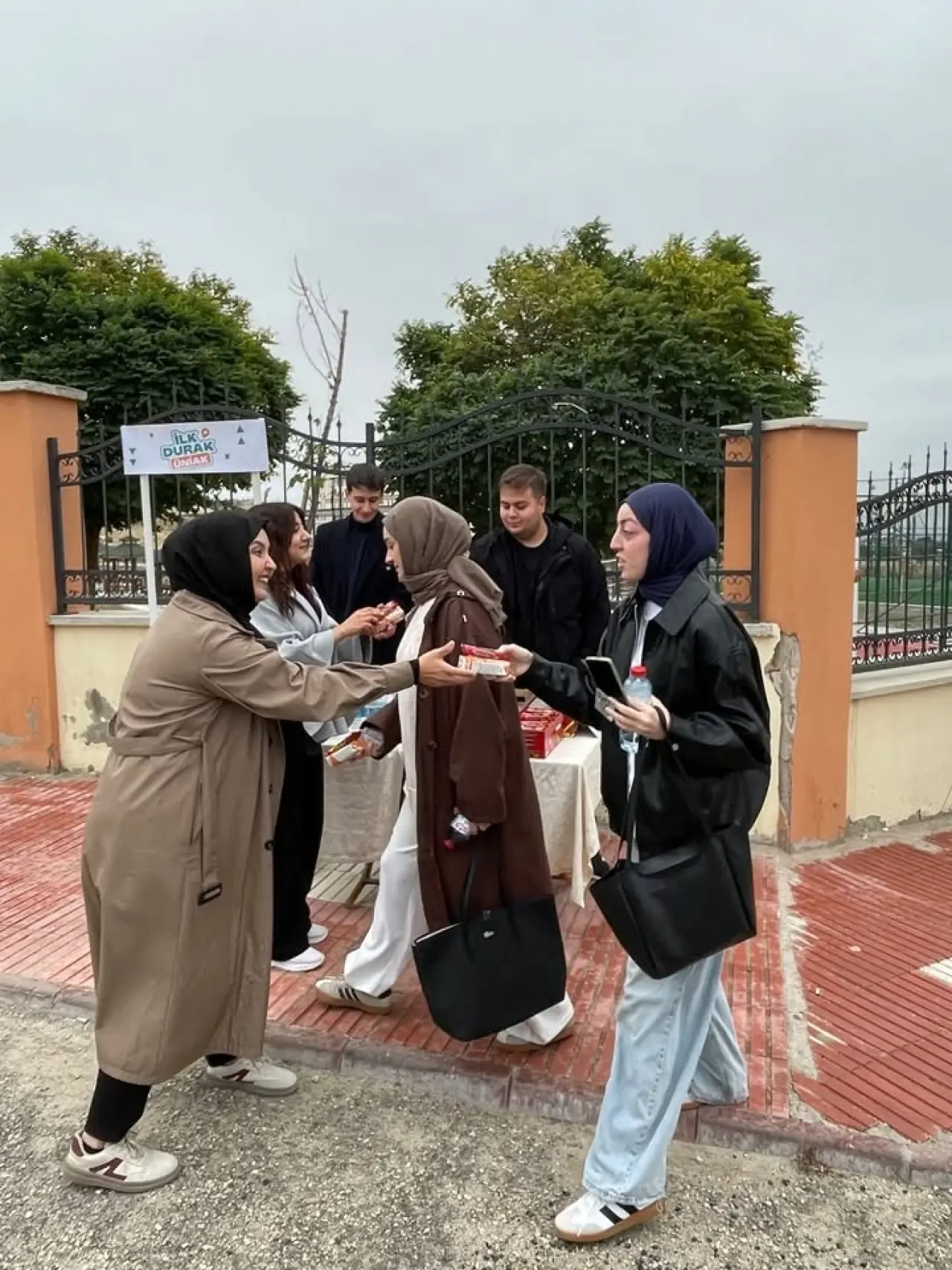 Merzifon’da Kampüs Önünde Gençlik Buluşması! 2