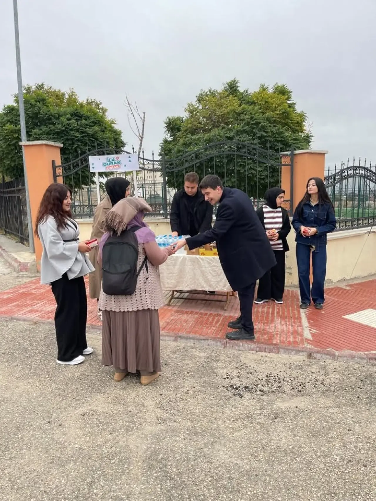 Merzifon’da Kampüs Önünde Gençlik Buluşması! 4