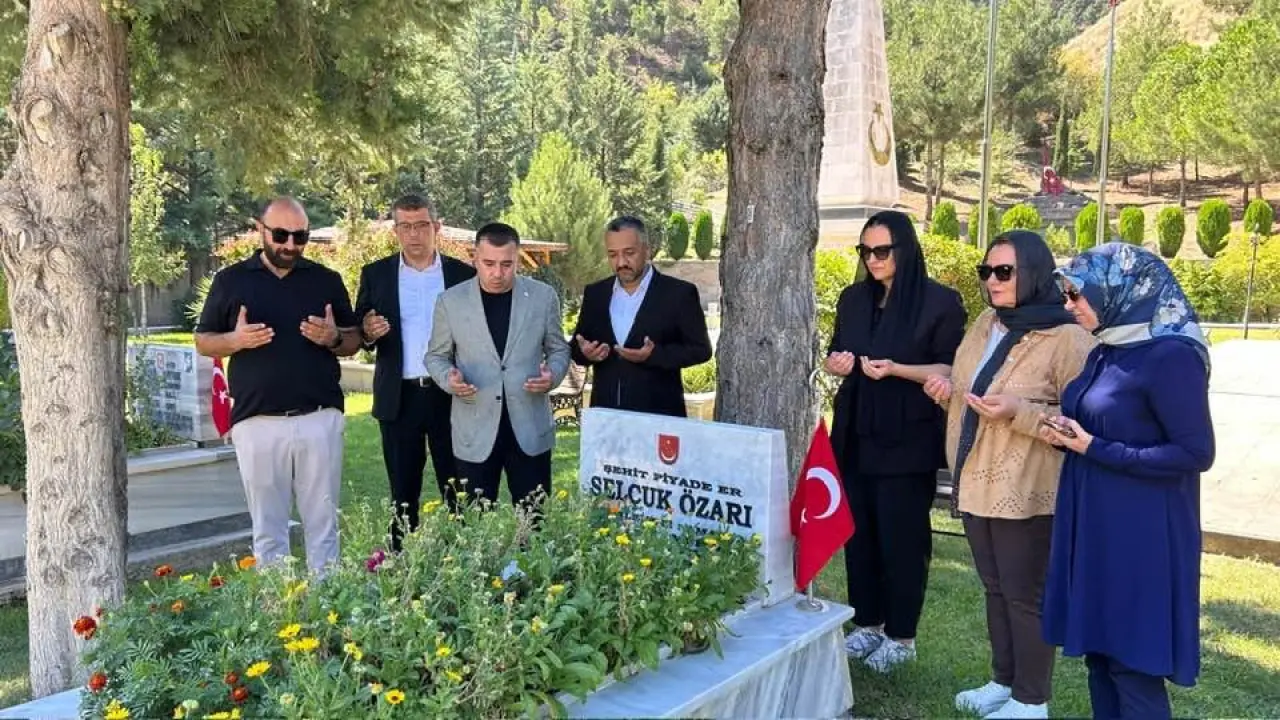MHP Amasya Teşkilatı Şehitlikte Buluştu 2