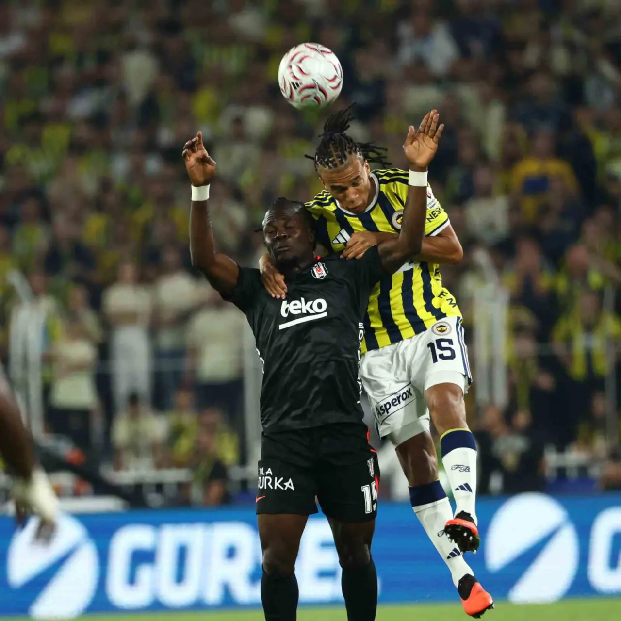 Sezonun ilk derbisini kazanan Beşiktaş oldu 4