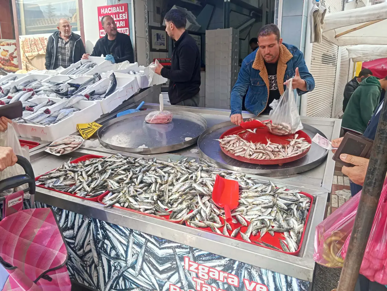Soğuk Ve Yağmur Pazarı Durduramadı! 2