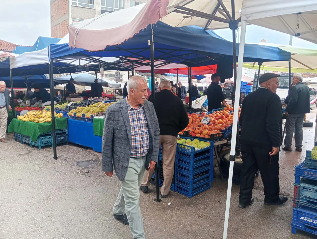 Soğuk Ve Yağmur Pazarı Durduramadı! 4