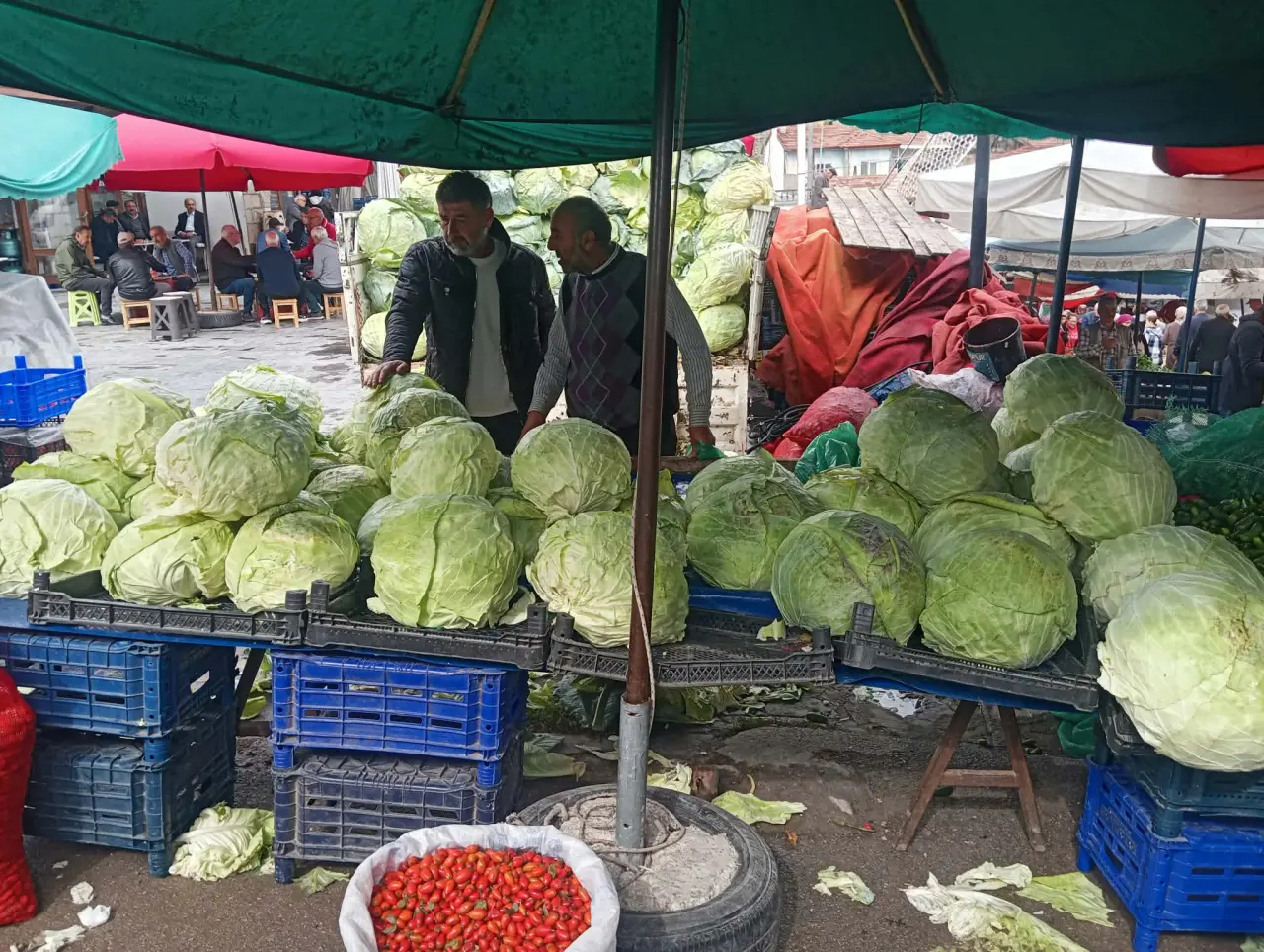 Soğuk Ve Yağmur Pazarı Durduramadı! 1