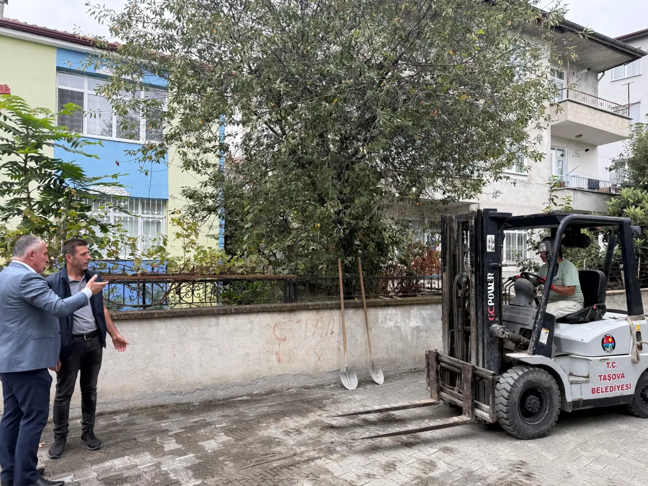 Taşova’da Yıllardır Beklenen Yol Parkeyle Buluştu 1