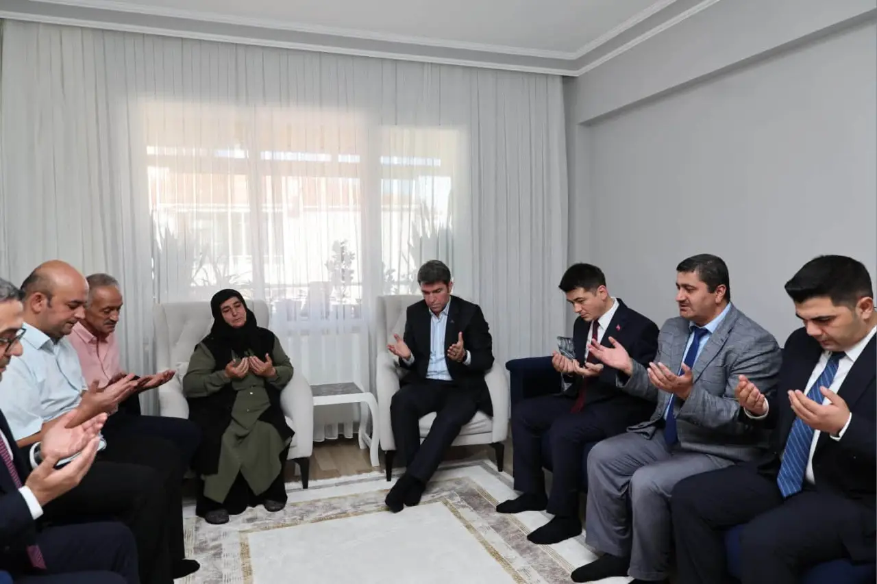 Vali Bakan’dan Şehit Ailesine Vefa Ziyareti 2