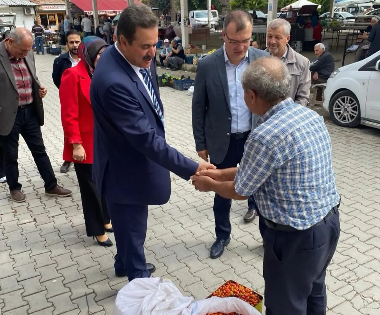 Vekil İpek Gümüşhacıköy Pazarında 2