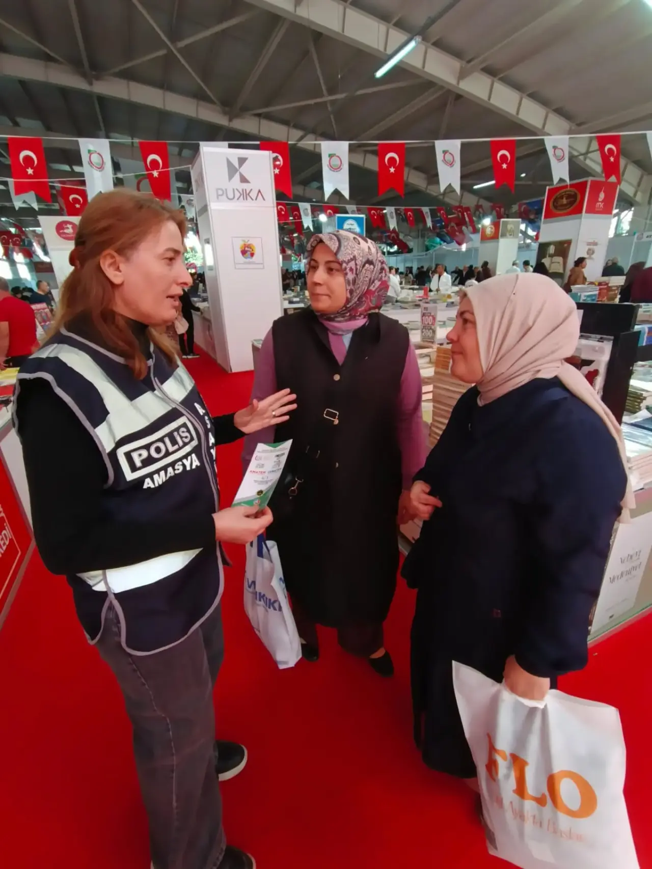 Amasya Emniyet Ekipleri Kitap Fuarında Görev Başında! 1