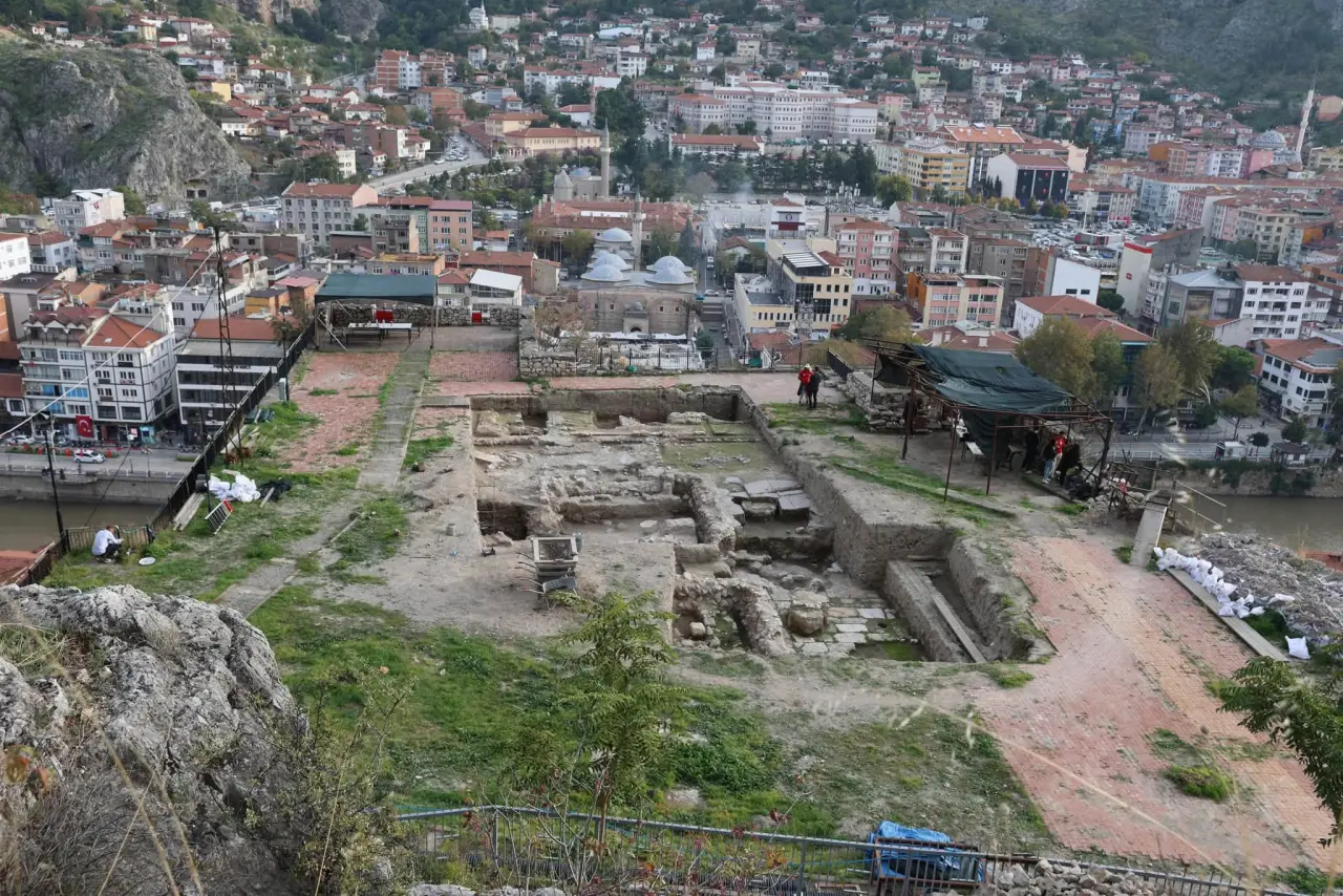 Amasya Kızlar Sarayı ve Kral Kaya Mezarları’nda Kazı Mesaisi! 2